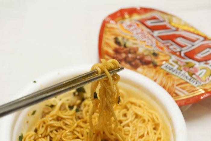 日清食品 - U.F.O.麻辣紅担担炒麵泡麵