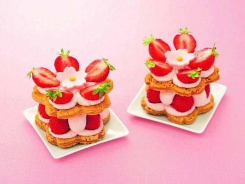 Patisserie Francaise Quatre - 日本期間限定櫻花甘王草莓千層派
