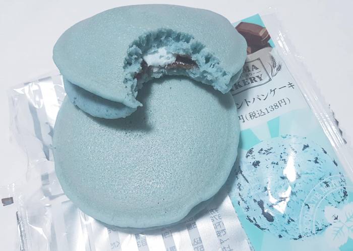 FamilyMart日本全家便利商店 - 藍色薄荷巧克力鬆餅