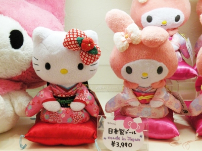 小和服的Hello Kitty凱蒂貓與My Melody美樂蒂絨毛娃娃